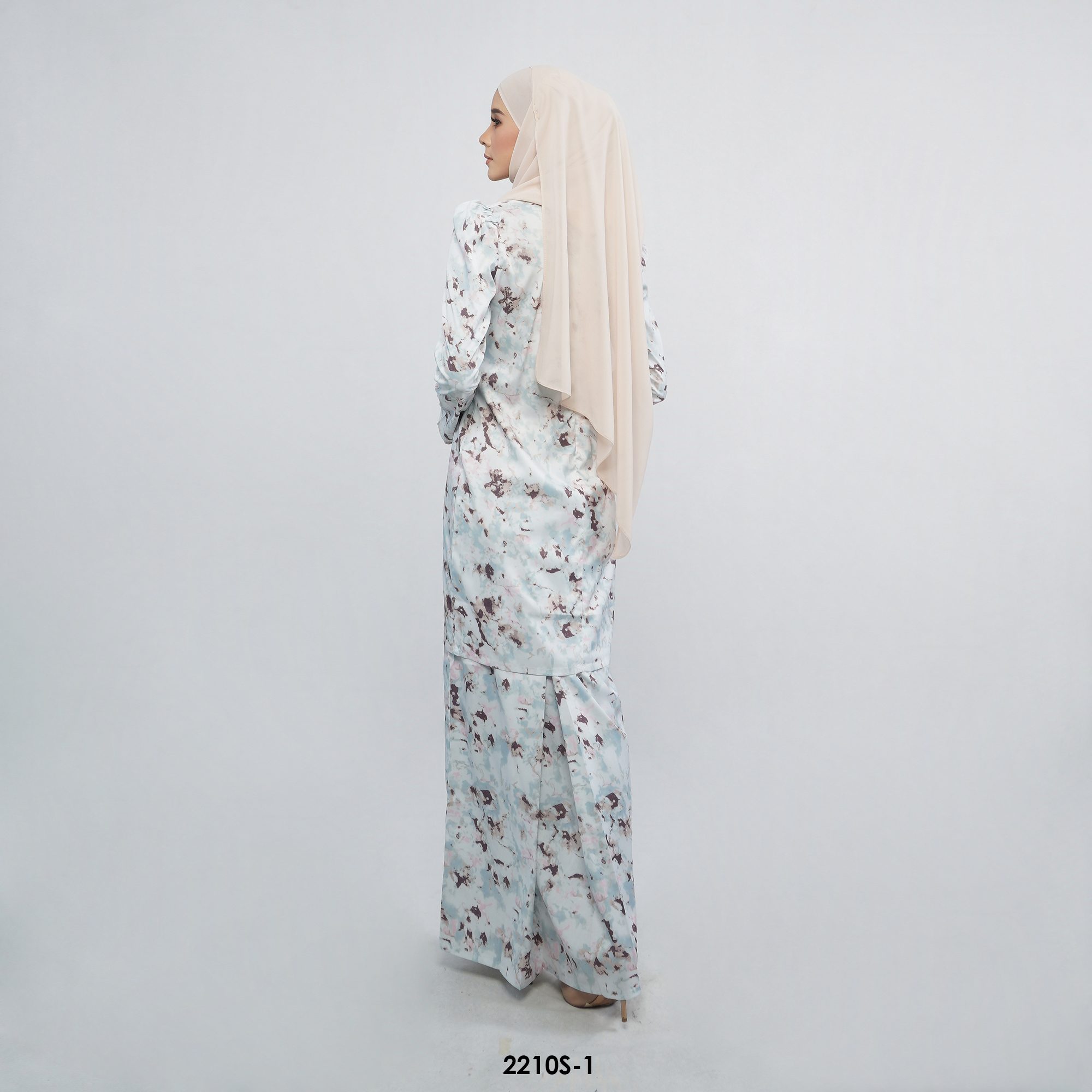 Sally Puff in Powder (2210S1) Color Blast