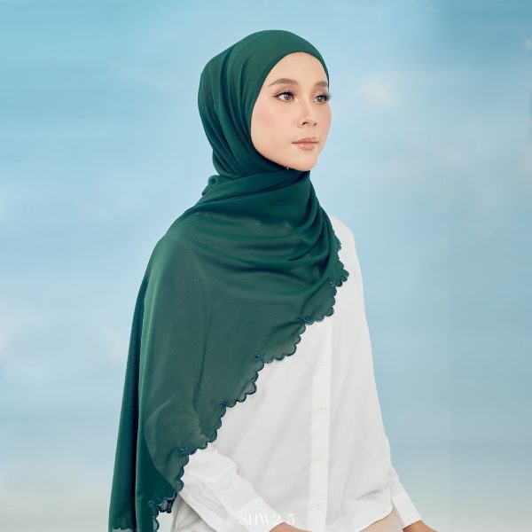 Widuri Shawl in Emerald Green (SHW2-5-F) - Image 2