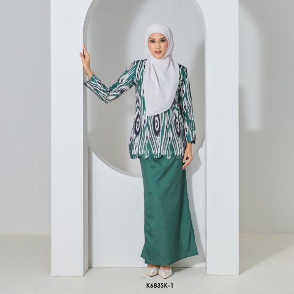 Sandra Kurung in Dark Green (K683SK-1)