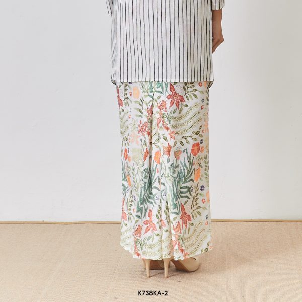 Kebaya Anggun 2.0 in White (K738KA-2) - Image 4