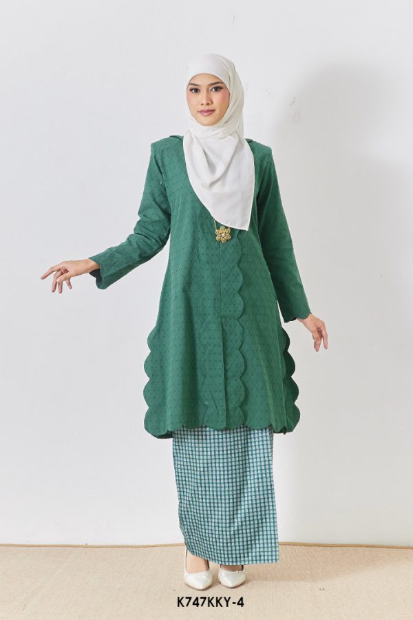 Kebarung Maya in Castleton Green (K747KKY-4)