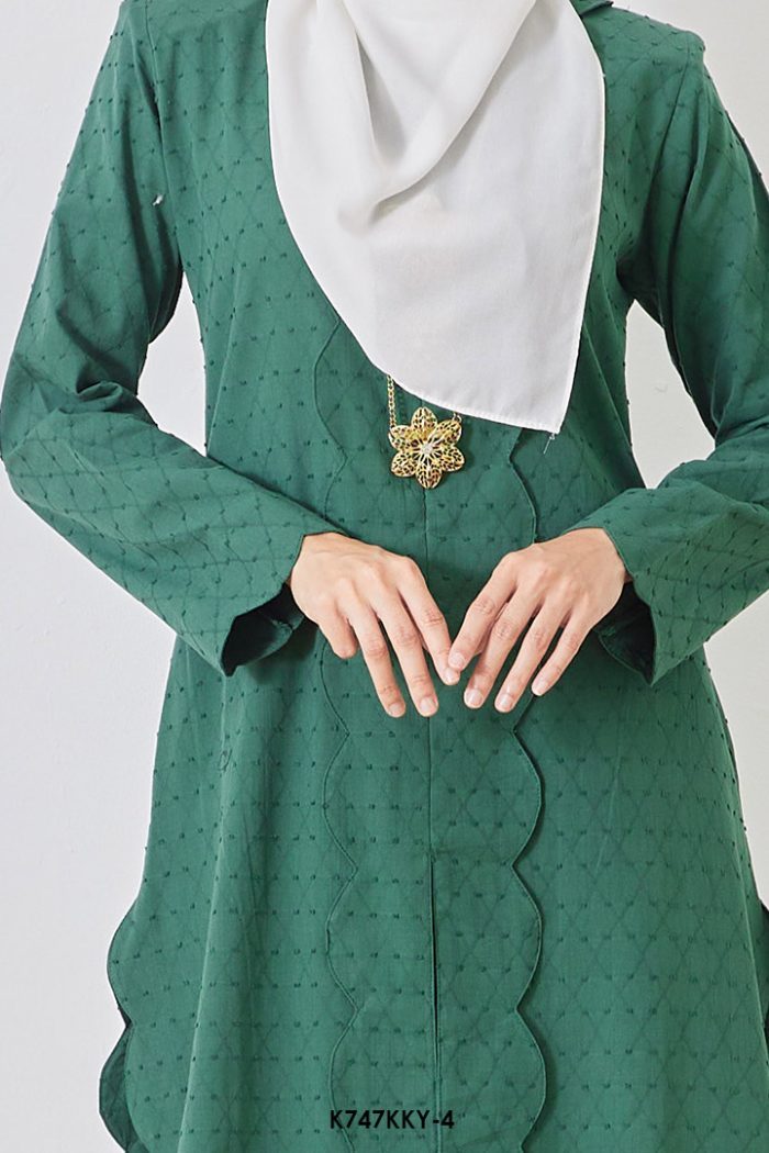 Kebarung Maya in Castleton Green (K747KKY-4)