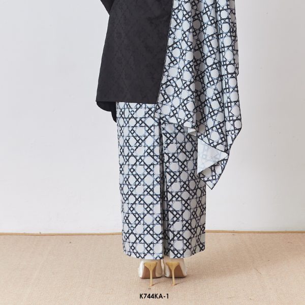 Kebaya Anggun 2.0 With Shawl in Black (K744KA-1) - Image 4