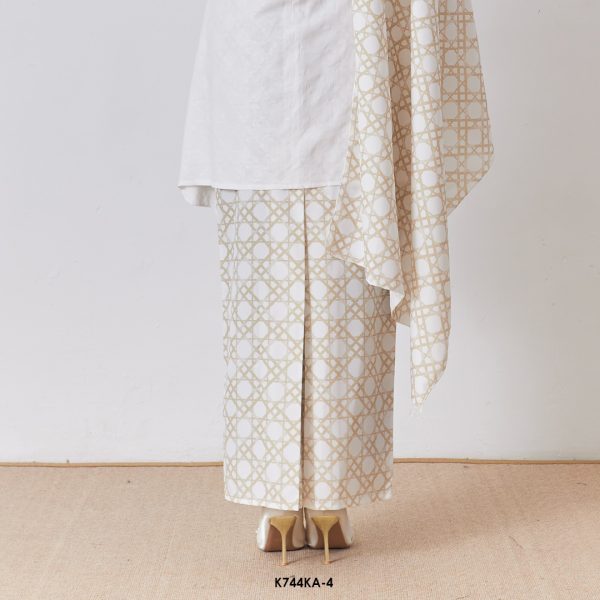 Kebaya Anggun 2.0 With Shawl in White (K744KA-4) - Image 4