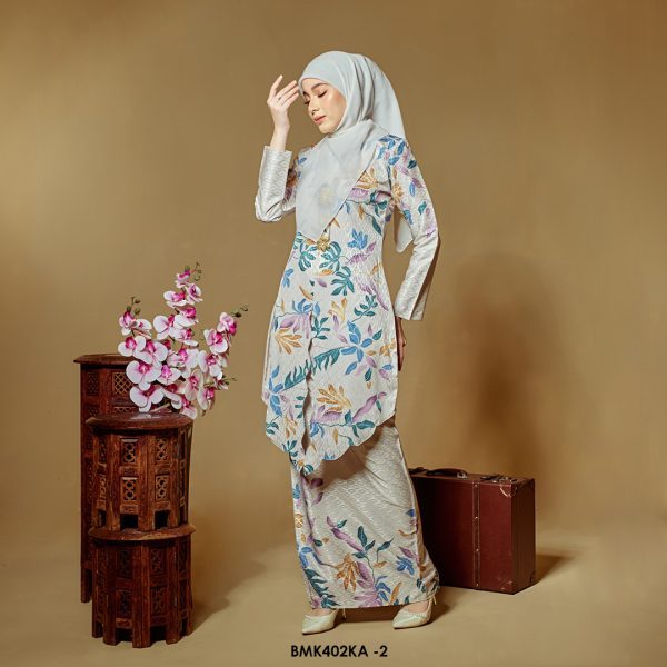 Kebaya Anggun 2.0 in Cream (BMK402KA-2) - Image 2