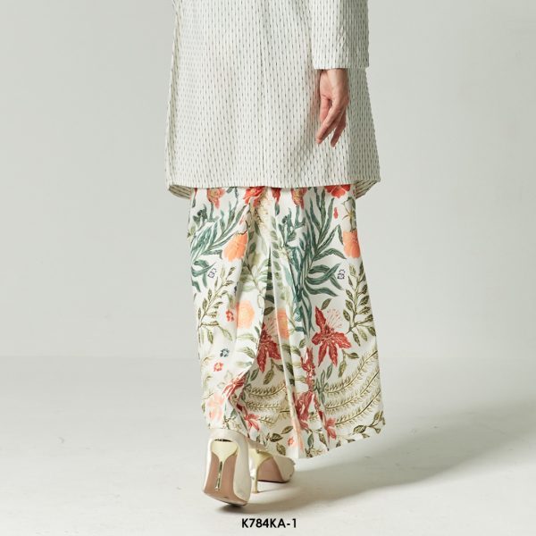 Kebaya Anggun 2.0 in White (K784KA-1) - Image 3