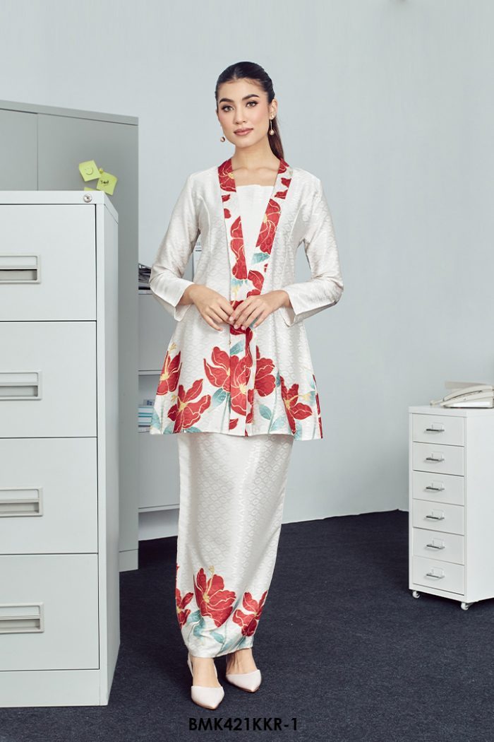 Kebaya Kirani Batiq Mia in Cream (BMK421KKR-1)