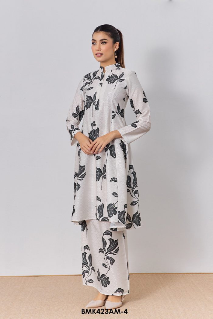 Ameera Kurung in Off White (BMK423AM-4)