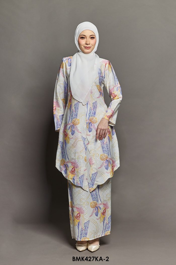 Kebaya Anggun Batiq Mia 2.0 in White (BMK427KA-2)