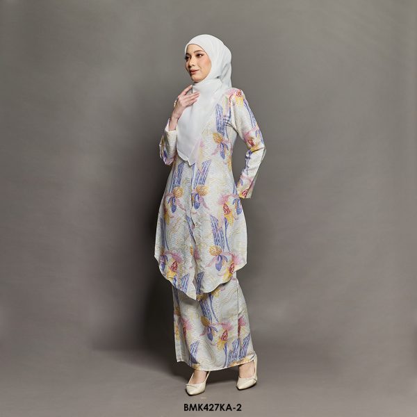 Kebaya Anggun Batiq Mia 2.0 in White (BMK427KA-2) - Image 2