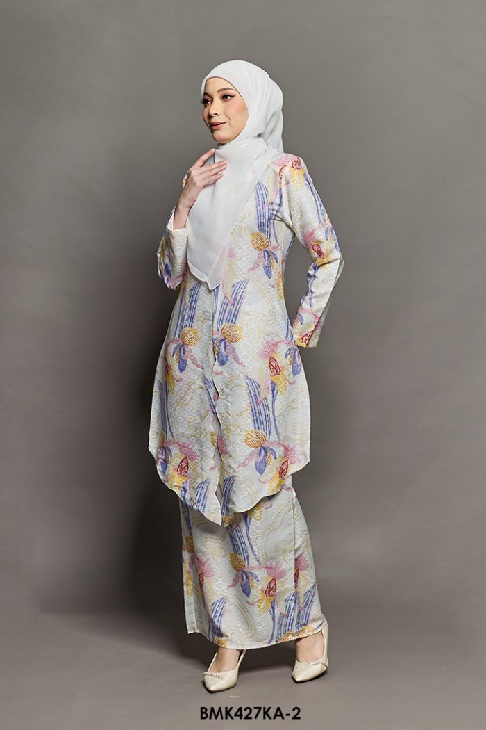 Kebaya Anggun Batiq Mia 2.0 in White (BMK427KA-2)