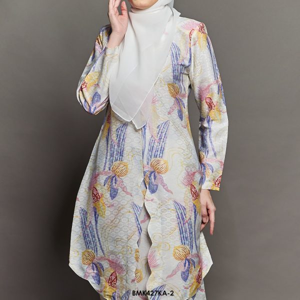 Kebaya Anggun Batiq Mia 2.0 in White (BMK427KA-2) - Image 3