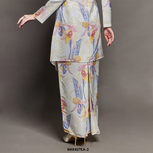 Kebaya Anggun Batiq Mia 2.0 in White (BMK427KA-2) - Image 4