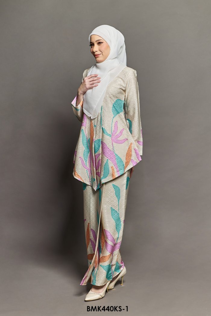 Kebaya Saloma Batiq Mia in Light Yellow (BMK440KS-1)