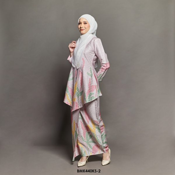 Kebaya Saloma Batiq Mia in Light Pink (BMK440KS-2) - Image 2