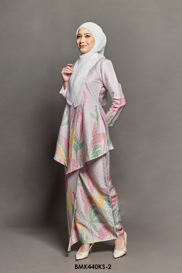 Kebaya Saloma Batiq Mia in Light Pink (BMK440KS-2)