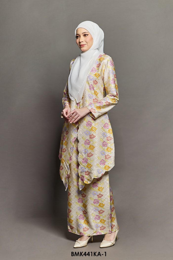 Kebaya Anggun Batiq Mia 2.0 in Pastel Yellow (BMK441KA-1)