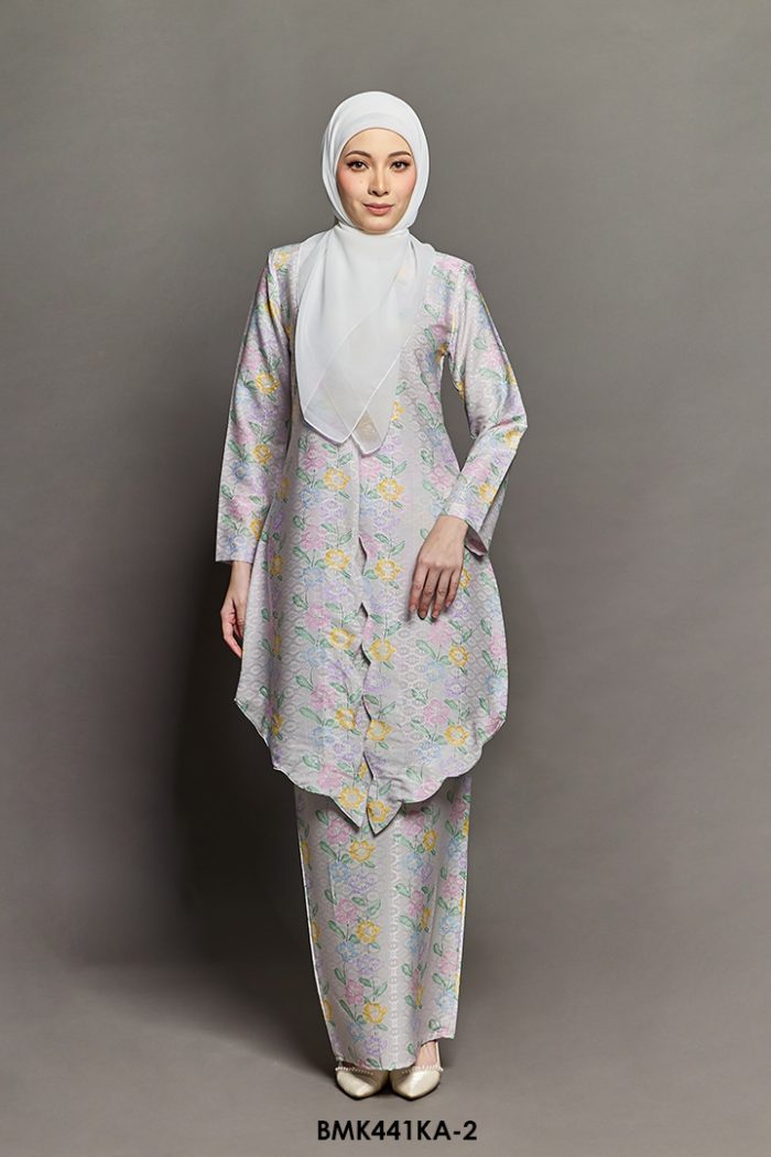 Kebaya Anggun Batiq Mia 2.0 in Pearl White (BMK441KA-2)