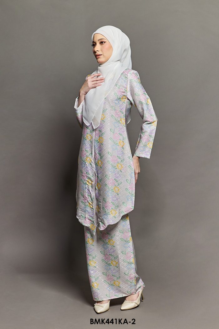 Kebaya Anggun Batiq Mia 2.0 in Pearl White (BMK441KA-2)