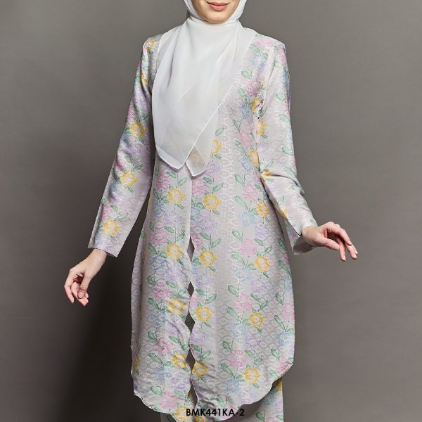 Kebaya Anggun Batiq Mia 2.0 in Pearl White (BMK441KA-2) - Image 4
