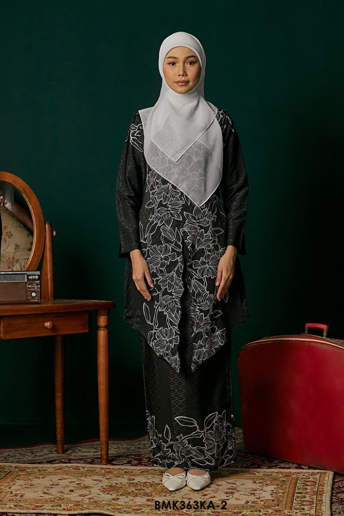 Kebaya Anggun 2.0 in Black (BMK363KA-2)