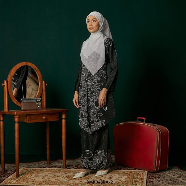 Kebaya Anggun 2.0 in Black (BMK363KA-2) - Image 2