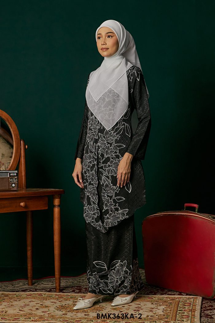 Kebaya Anggun 2.0 in Black (BMK363KA-2)