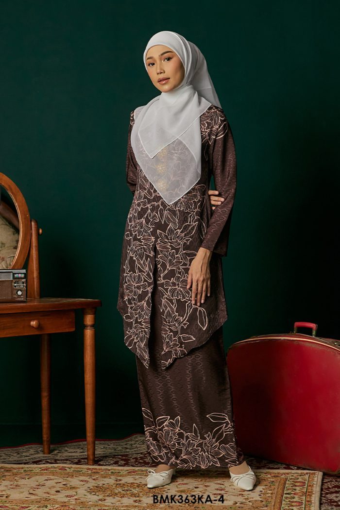 Kebaya Anggun 2.0 in Rich Brown (BMK363KA-4)