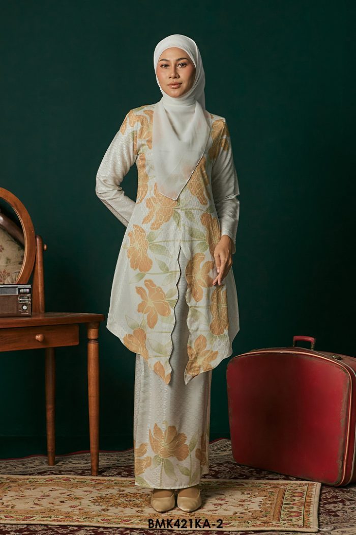 Kebaya Anggun 2.0 in Orange (BMK421KA-2)
