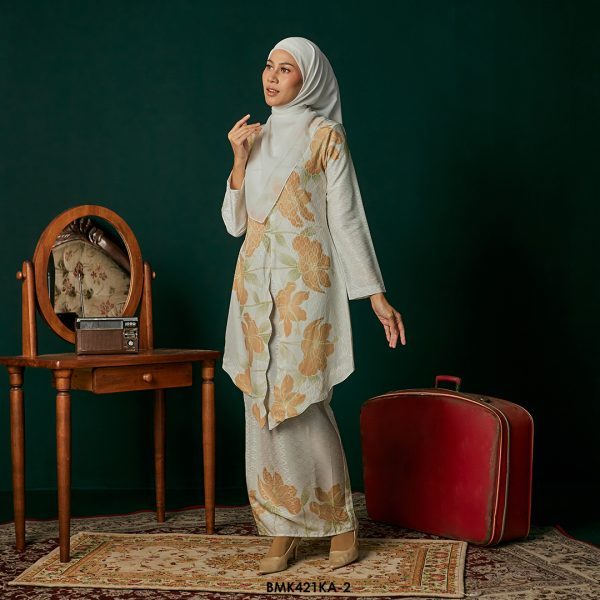 Kebaya Anggun 2.0 in Orange (BMK421KA-2) - Image 2
