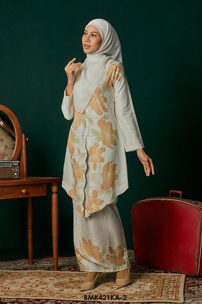 Kebaya Anggun 2.0 in Orange (BMK421KA-2)