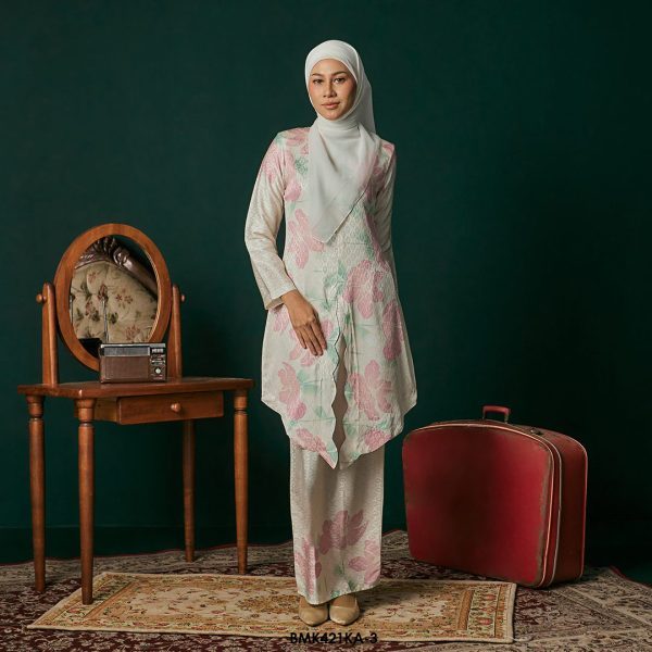Kebaya Anggun 2.0 in Pink (BMK421KA-3)