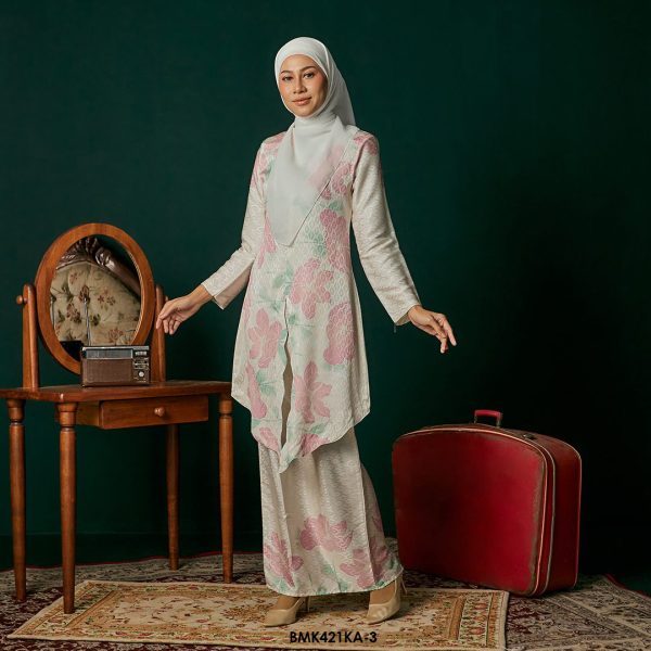Kebaya Anggun 2.0 in Pink (BMK421KA-3) - Image 2