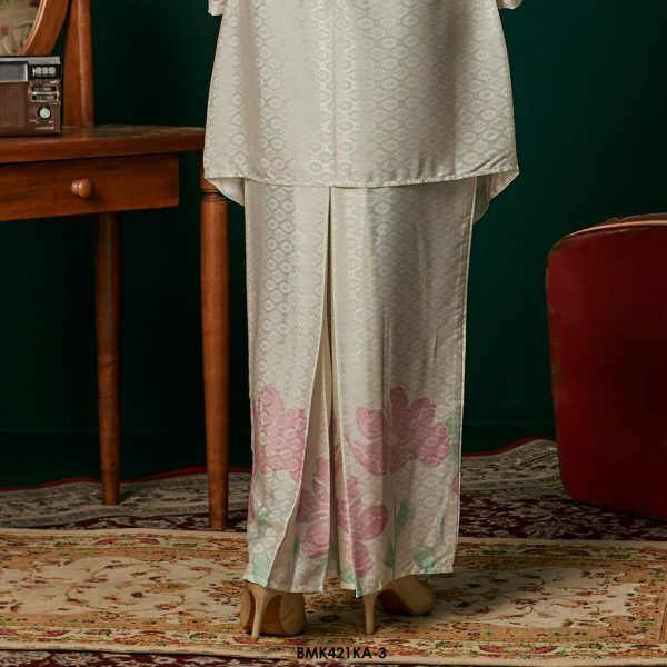 Kebaya Anggun 2.0 in Pink (BMK421KA-3) - Image 3