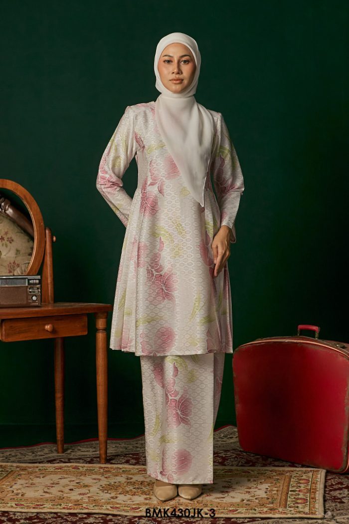 Juliana Kurung Batiq Mia in White (BMK430JK-3)
