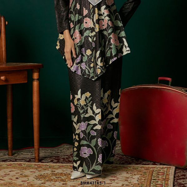 Kebaya Saloma in Black (BMK431KS-1) - Image 3
