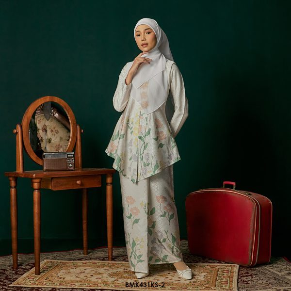Kebaya Saloma in Cream (BMK431KS-2) - Image 2