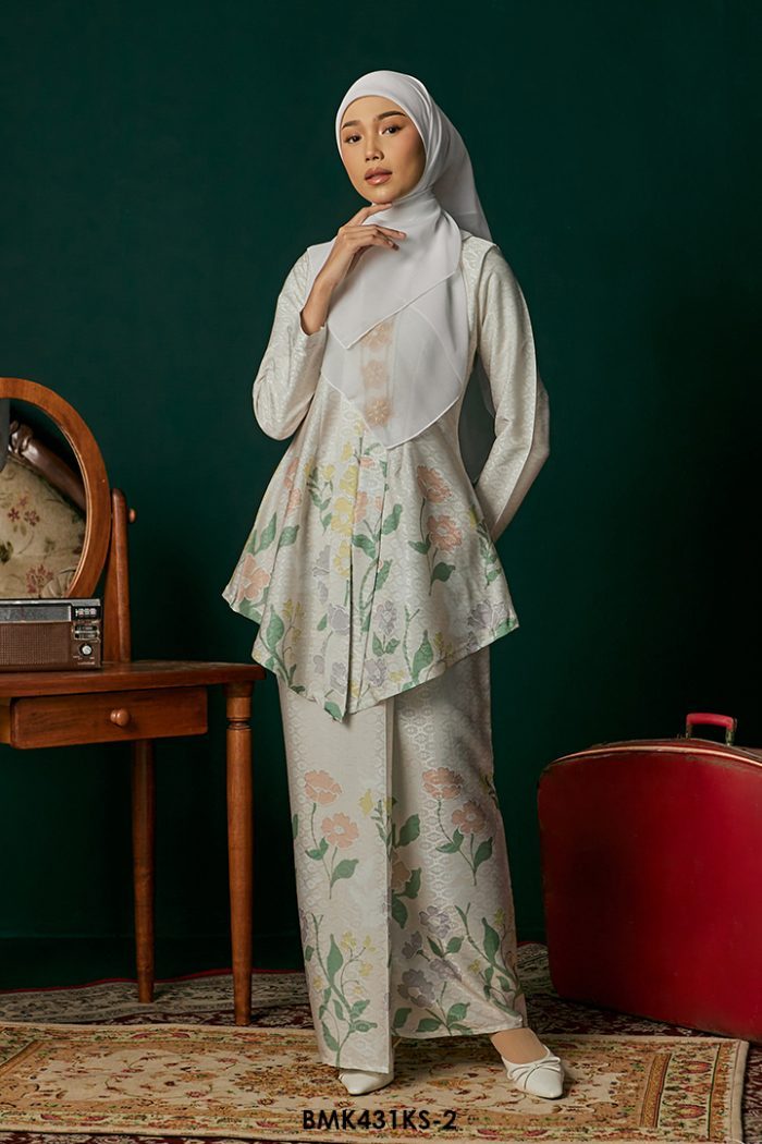 Kebaya Saloma in Cream (BMK431KS-2)