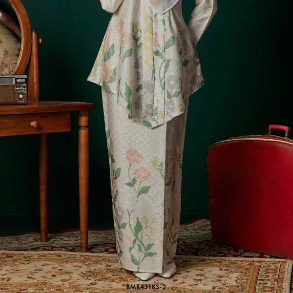 Kebaya Saloma in Cream (BMK431KS-2) - Image 3
