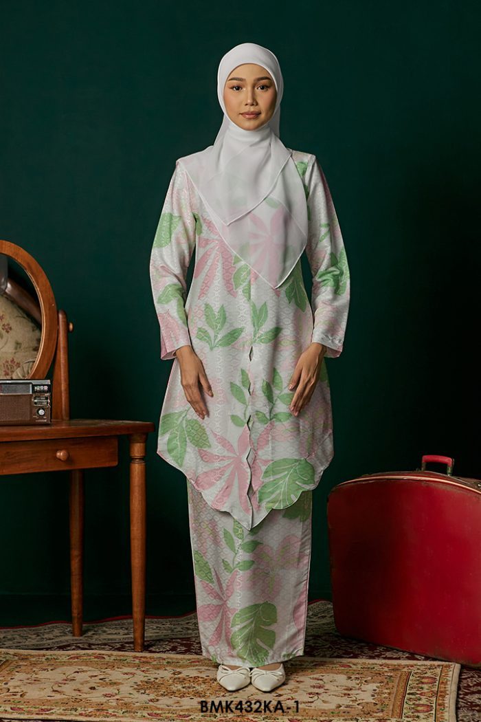 Kebaya Anggun Batiq Mia 2.0 in Pink (BMK432KA-1)