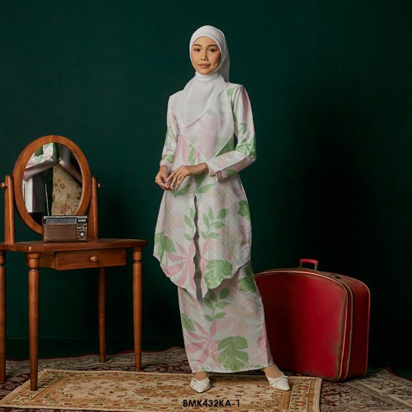 Kebaya Anggun Batiq Mia 2.0 in Pink (BMK432KA-1) - Image 2