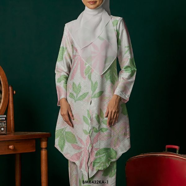 Kebaya Anggun Batiq Mia 2.0 in Pink (BMK432KA-1) - Image 3