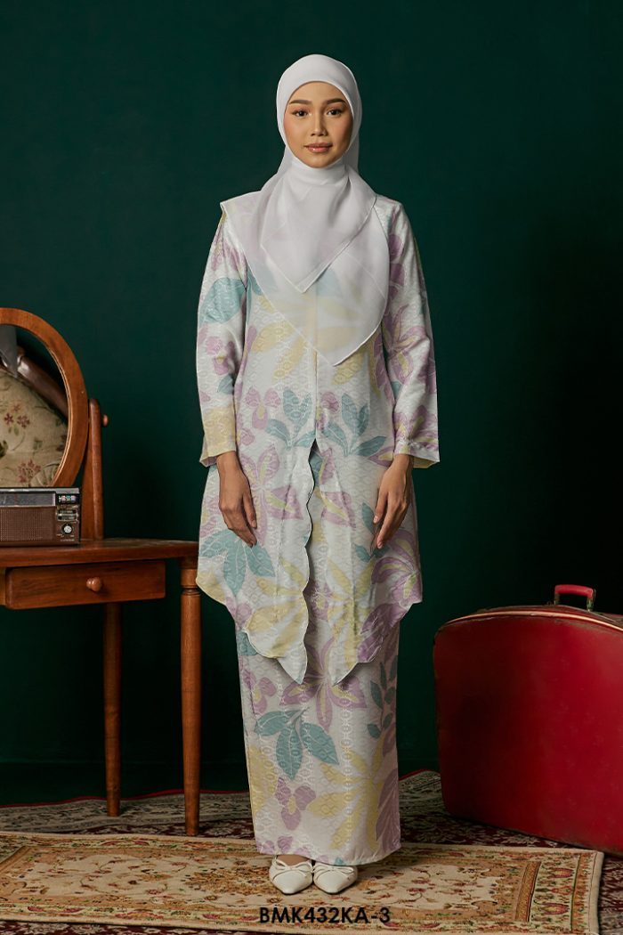 Kebaya Anggun Batiq Mia 2.0 in Heather (BMK432KA-3)