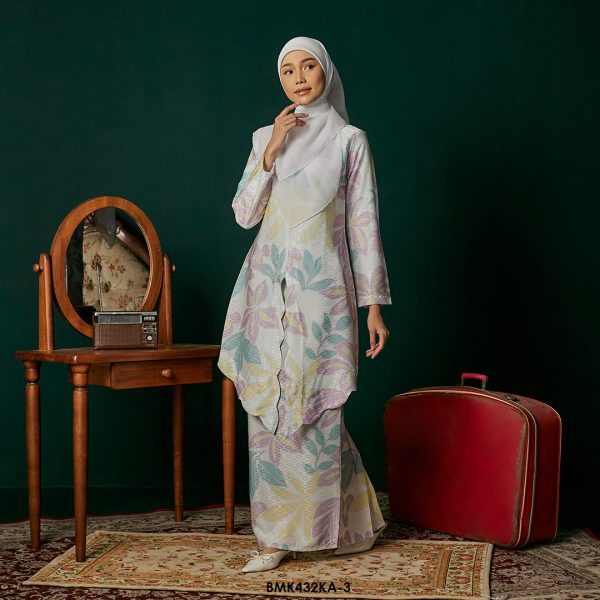 Kebaya Anggun Batiq Mia 2.0 in Heather (BMK432KA-3) - Image 2