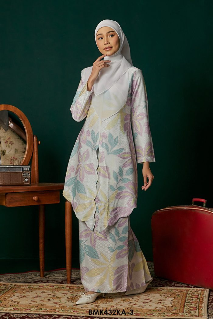 Kebaya Anggun Batiq Mia 2.0 in Heather (BMK432KA-3)