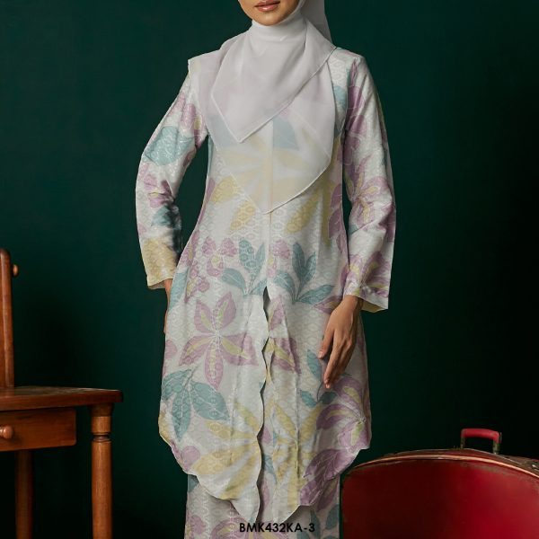 Kebaya Anggun Batiq Mia 2.0 in Heather (BMK432KA-3) - Image 3