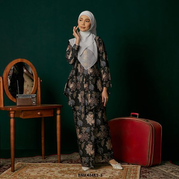 Kebaya Saloma in Black (BMK434KS-3) - Image 2