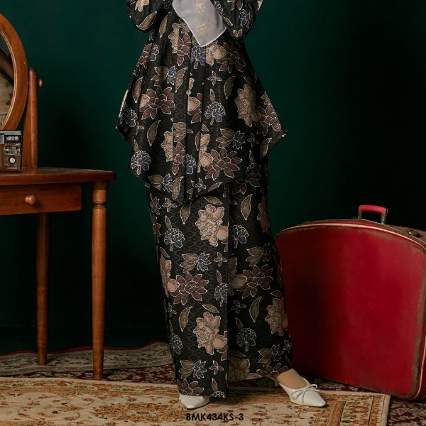 Kebaya Saloma in Black (BMK434KS-3) - Image 3