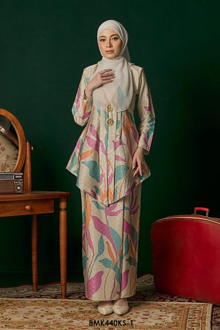Kebaya Saloma Batiq Mia in Light Yellow (BMK440KS-1)