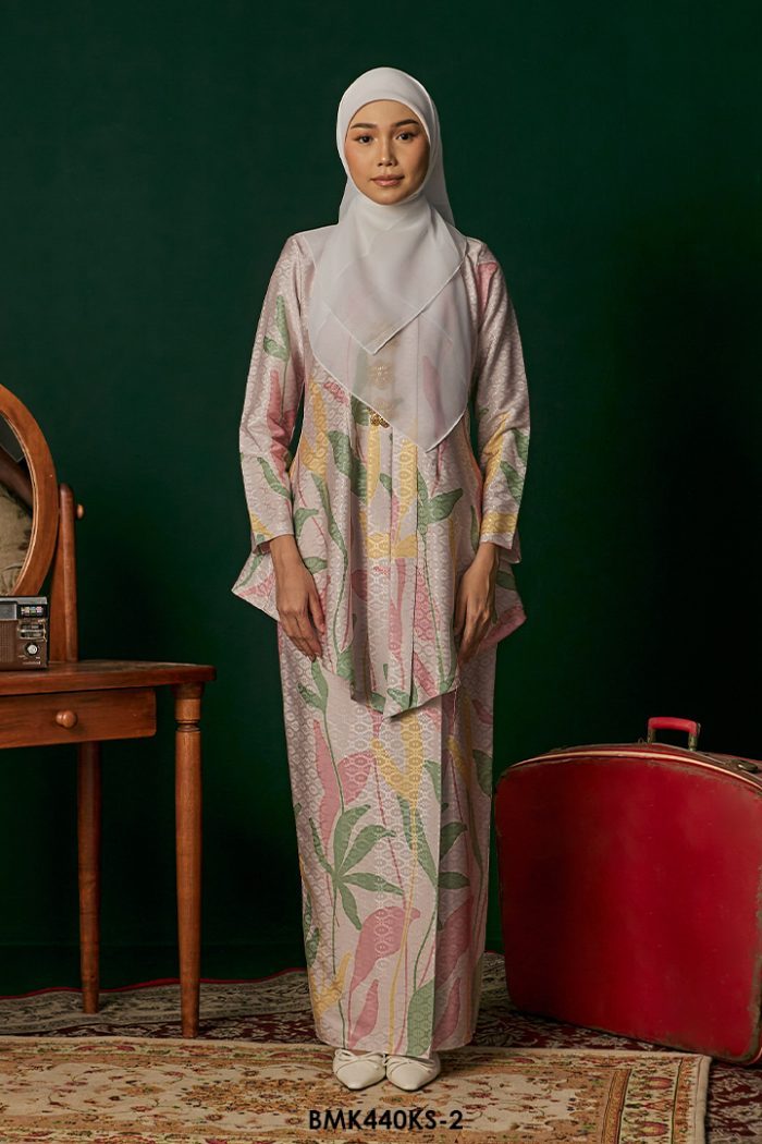 Kebaya Saloma Batiq Mia in Light Pink (BMK440KS-2)